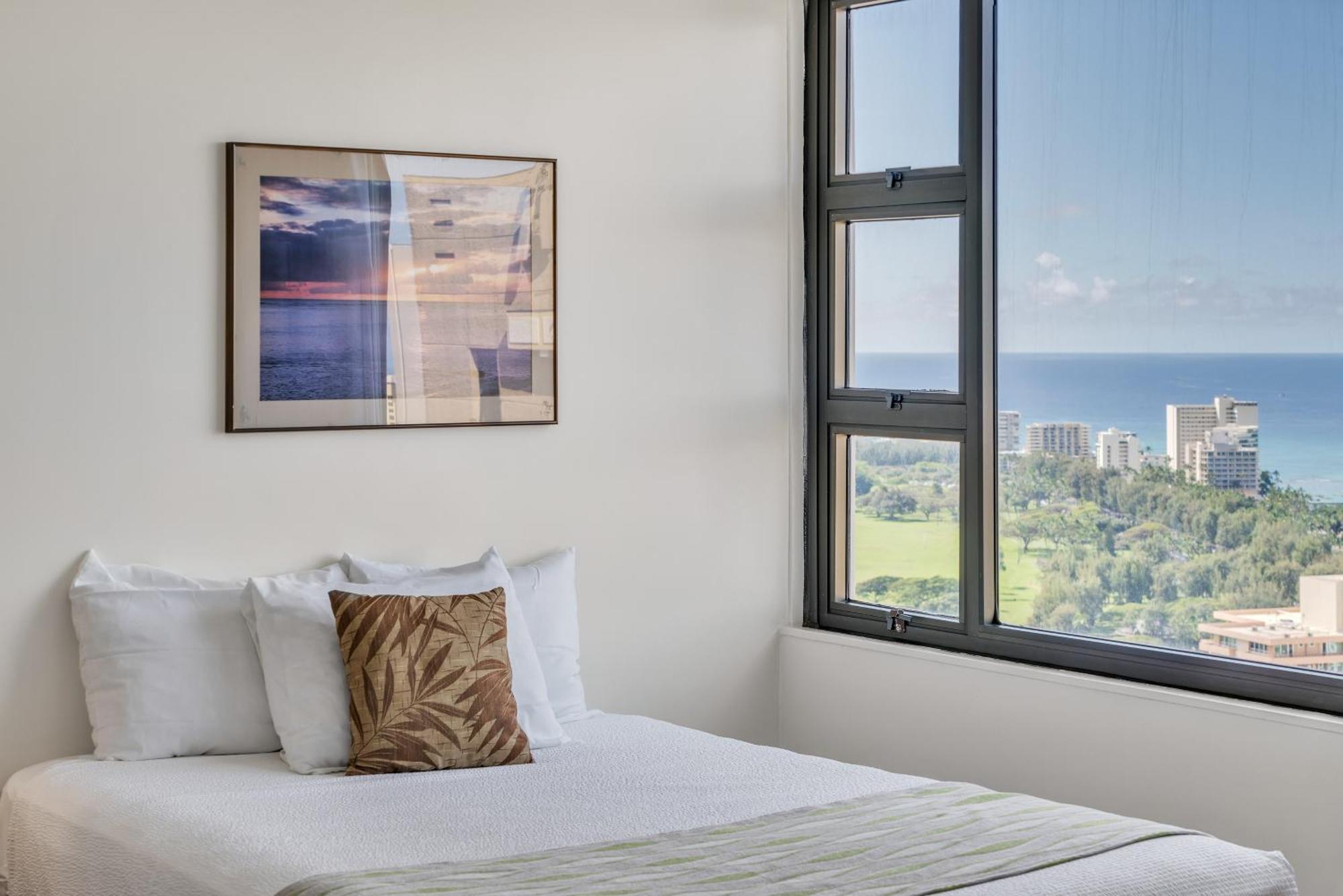 Waikiki Banyan With Panoramic 37th Floor Ocean Views *